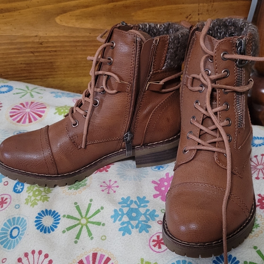 Girls short booties. Size 2